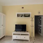 Apartmán Grey Angel Oak House Near The Station Bari